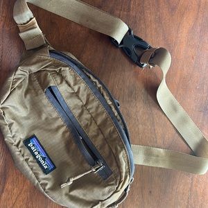 Patagonia ultralight black hole mini hip pack 1L